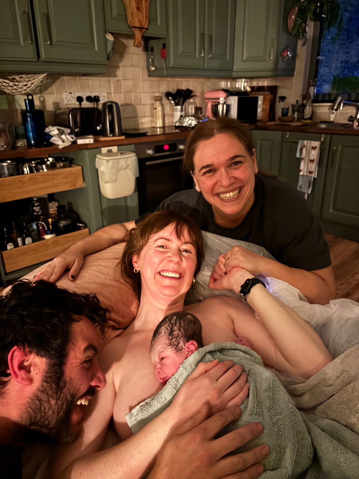 Tracey, Aemen and baby Cushla with midwife Anabela